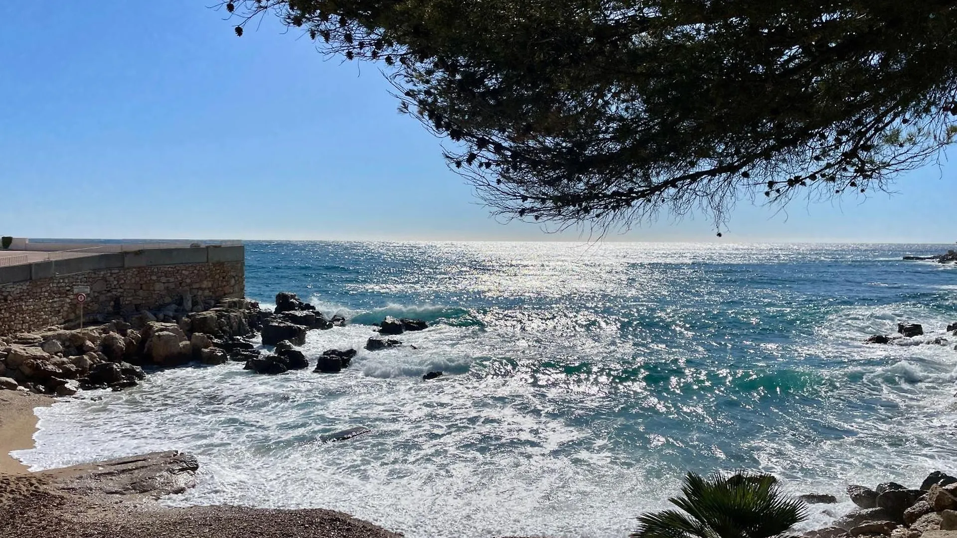 Joli Appartement En Bordure De Mer A 15 Minutes Du Port De Bandol Apartment
