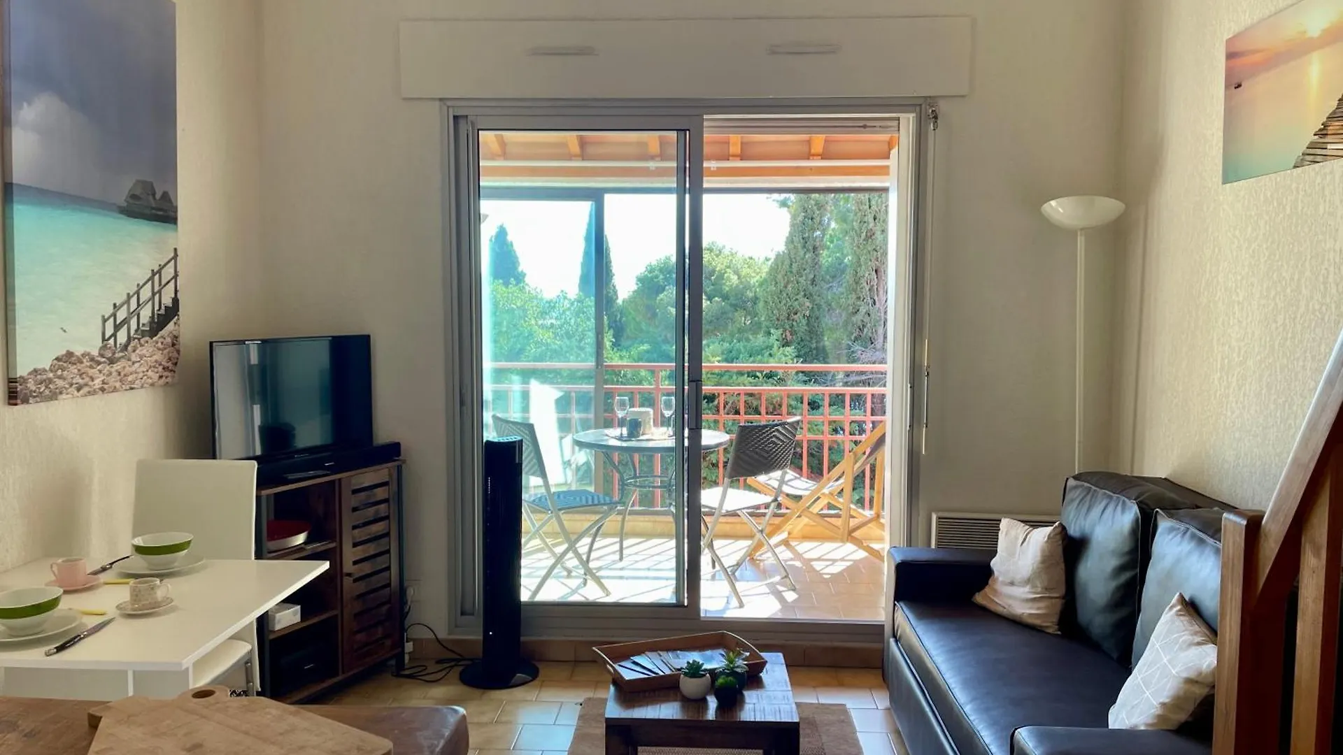 Apartment Joli Appartement En Bordure De Mer A 15 Minutes Du Port De Bandol France
