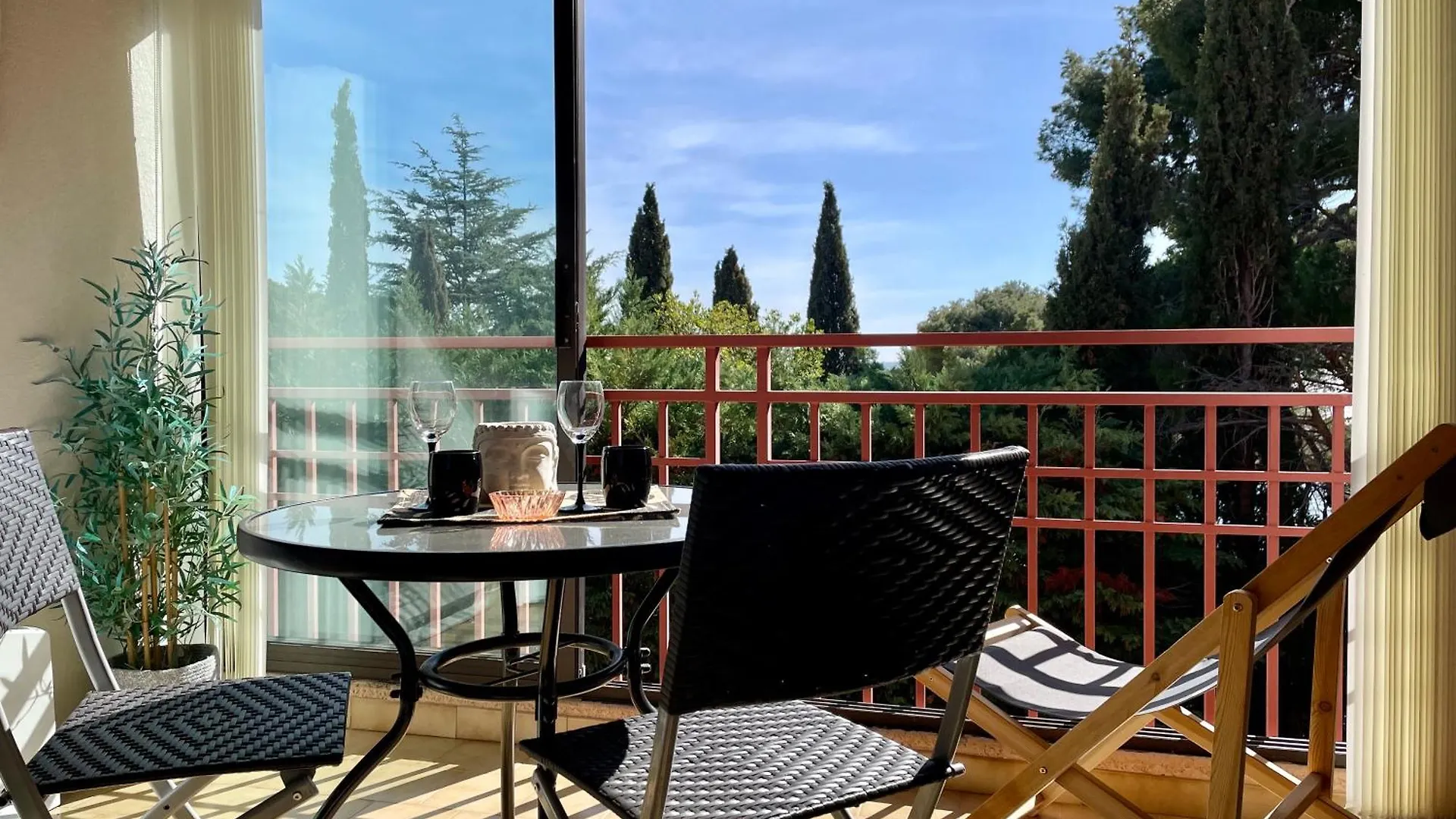 Apartment Joli Appartement En Bordure De Mer A 15 Minutes Du Port De Bandol