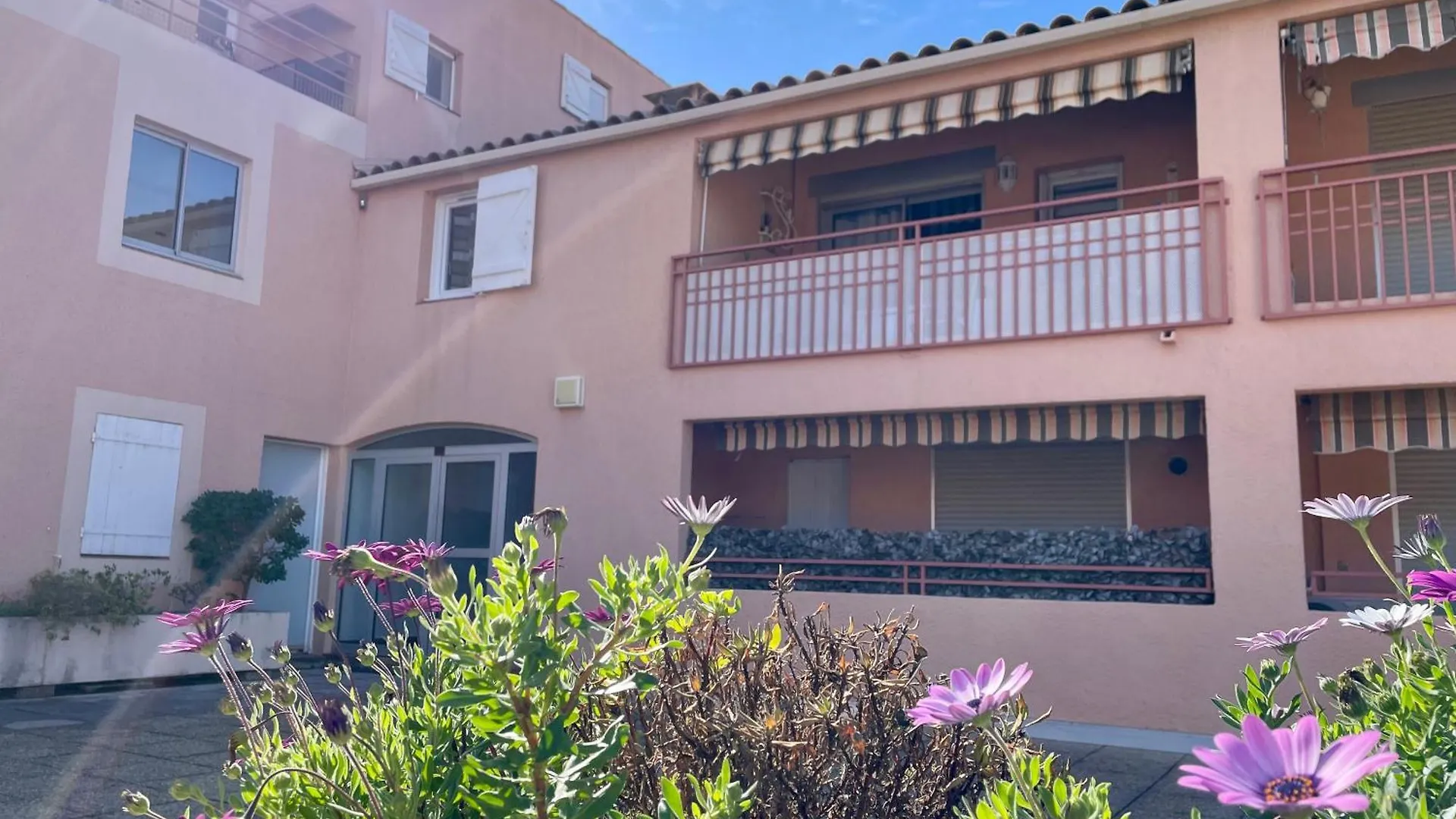 Joli Appartement En Bordure De Mer A 15 Minutes Du Port De Bandol Apartment