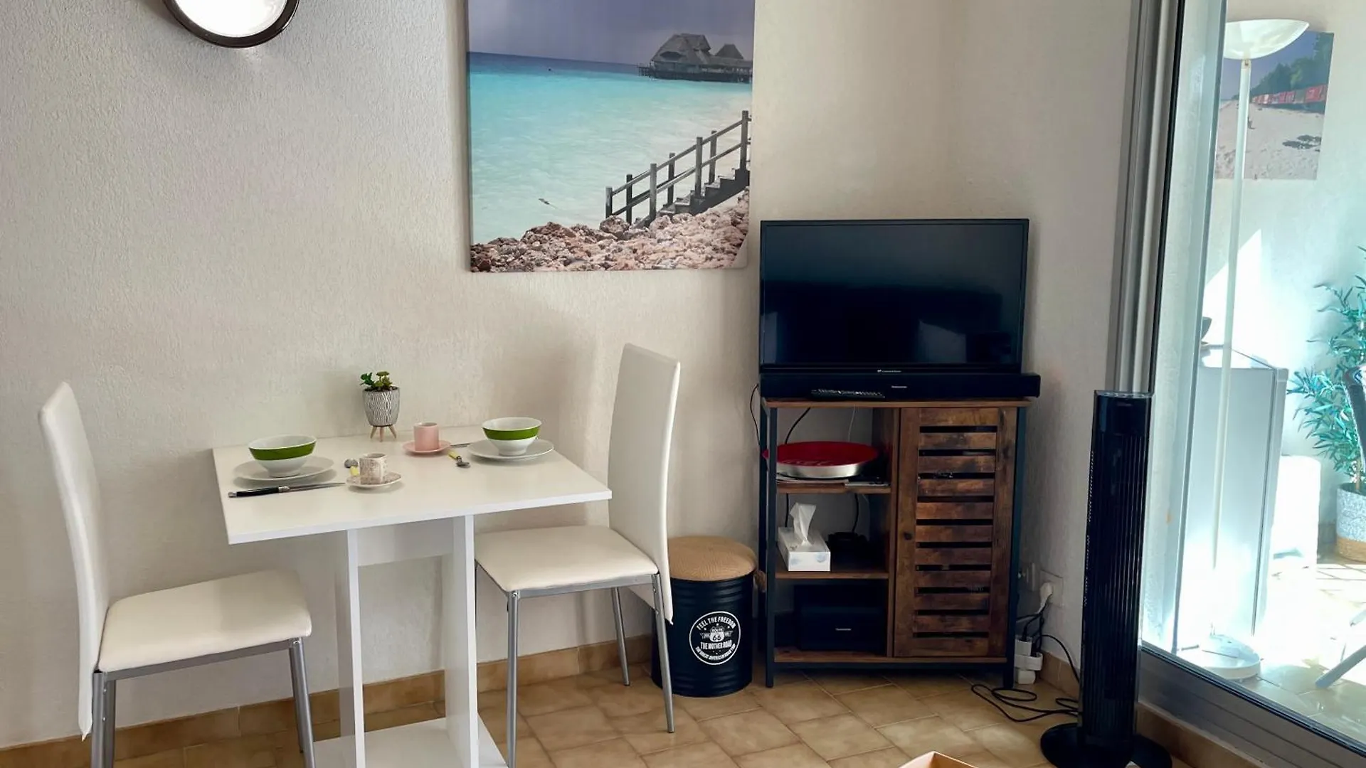 Joli Appartement En Bordure De Mer A 15 Minutes Du Port De Bandol 0*,  France
