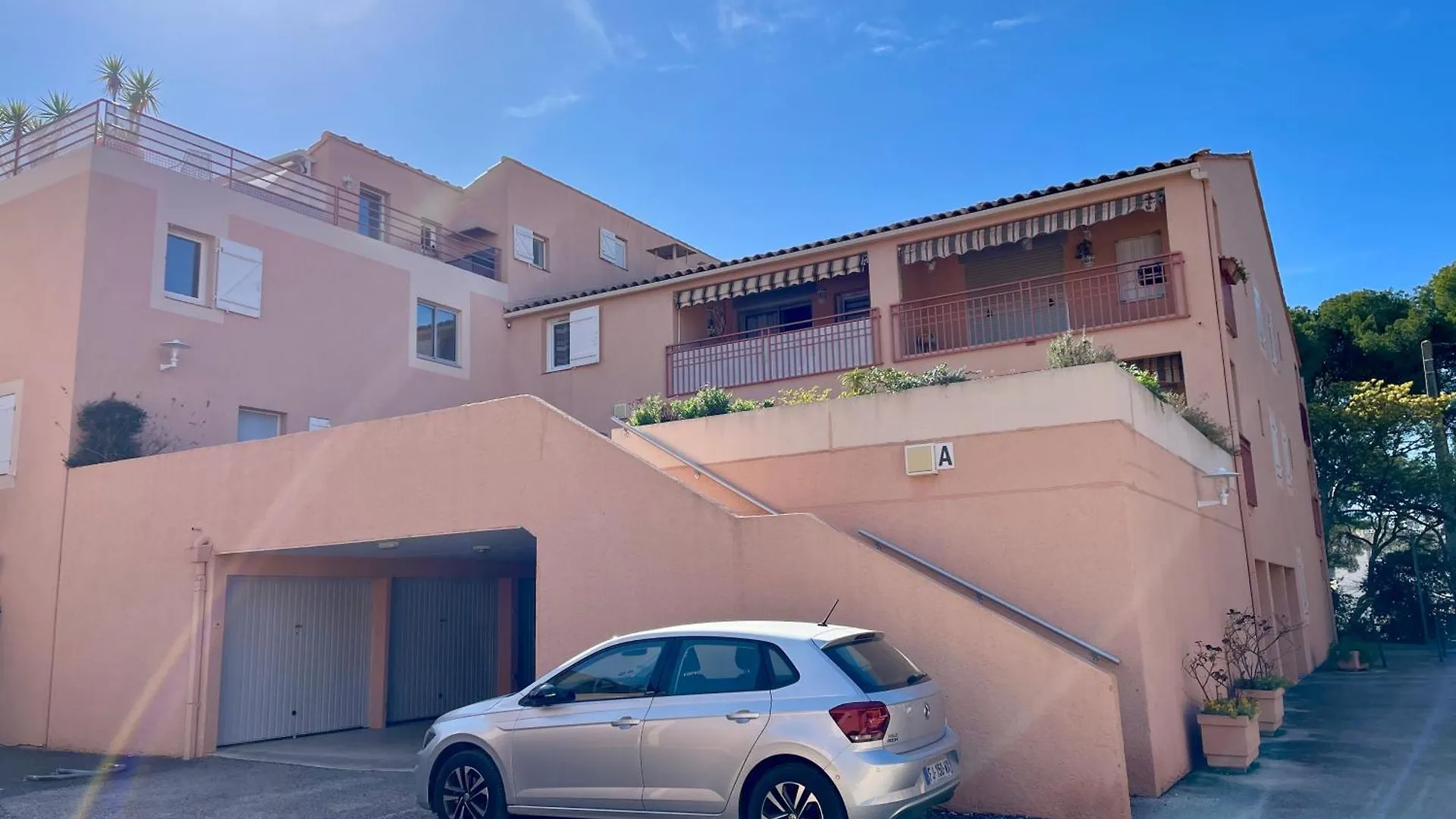Joli Appartement En Bordure De Mer A 15 Minutes Du Port De Bandol France